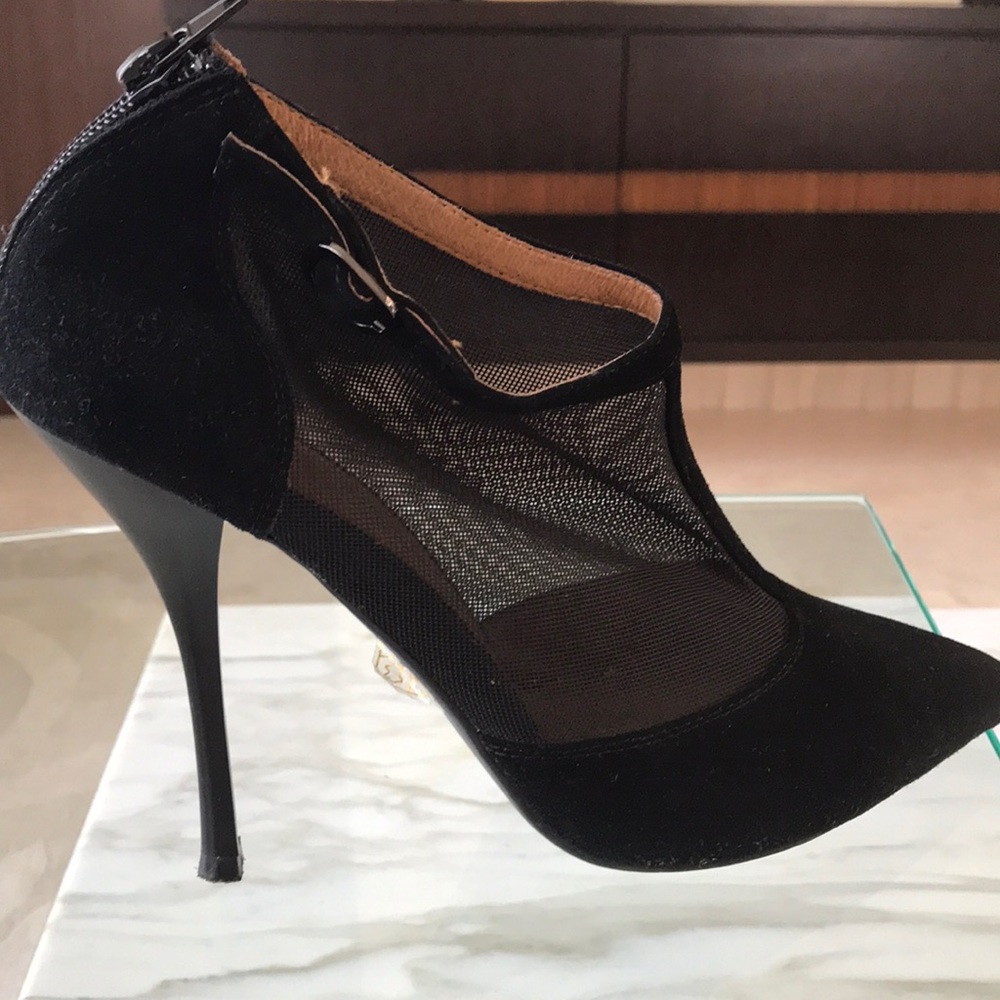 Shoes - Picture 4 of 4